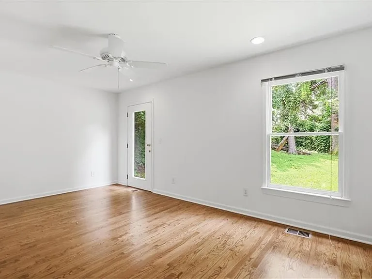 1464 Hawthorne Ave NW — Photo 22