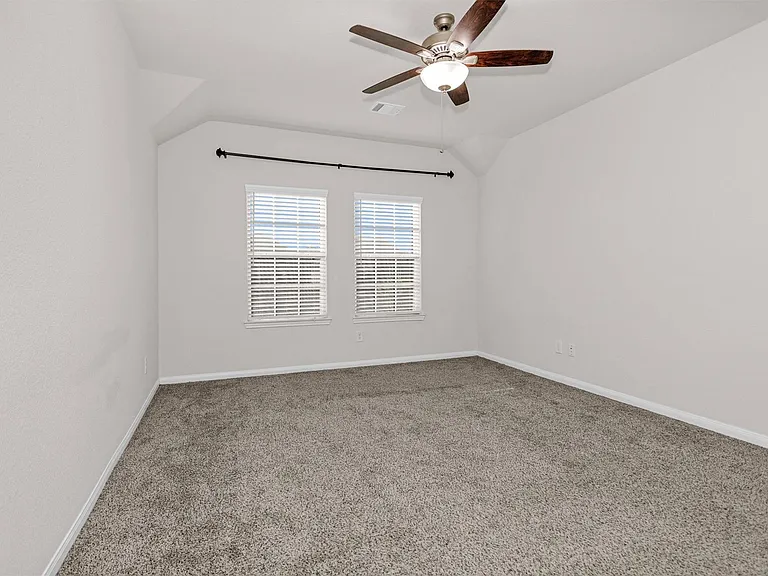 17423 Desmond St — Photo 17