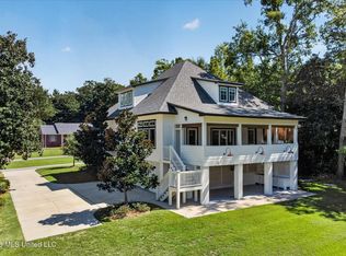 1305 Fort St, Ocean Springs, MS 39564