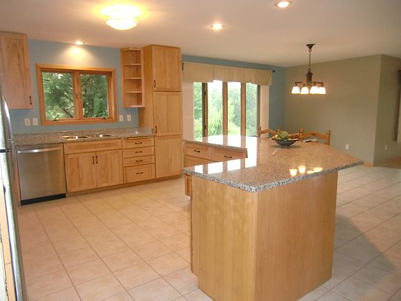 4th image of 7800 Starflower Dr