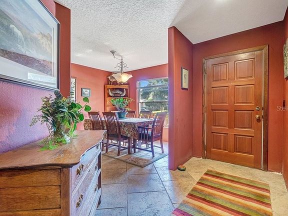 3rd image of 310 Valencia Shores Dr
