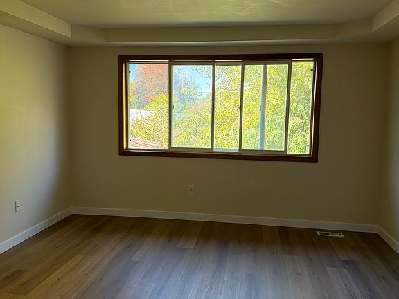 5th image of 305 E 52nd St