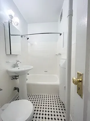 Rented by City Connections Realty | media 7