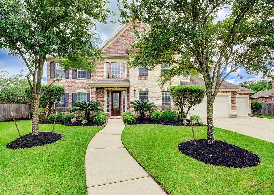 1st image of 102 Windcrest Ct
