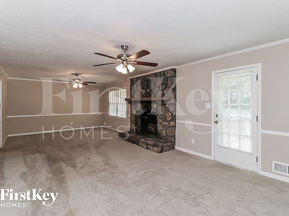 3rd image of 2835 Twin Springs Dr