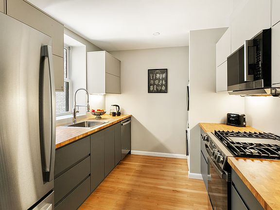 5th image of 317 W 95th St APT 6F