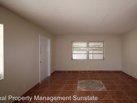 4th image of 3306 S Olive Ave