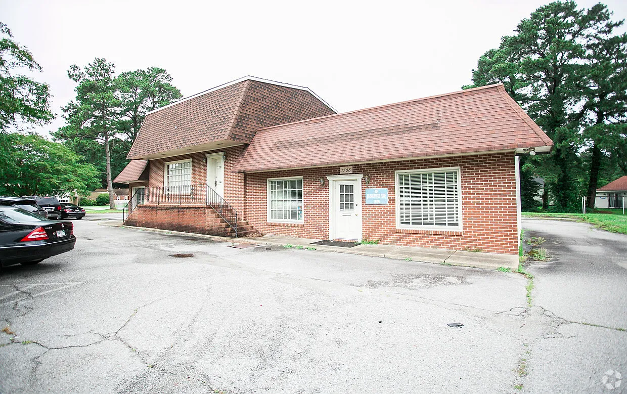 Com-1708 Airline Boulevard - 1 — Photo 4