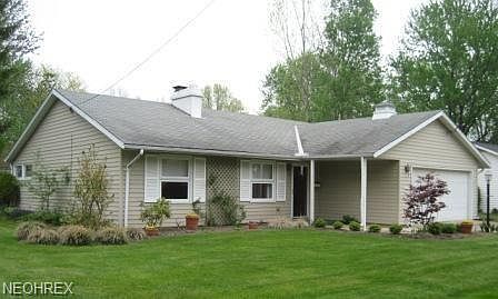 1st image of 225 4th Ave