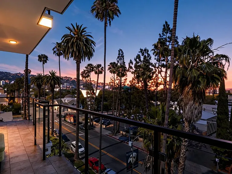 137 N Doheny Dr #2 — Photo 8