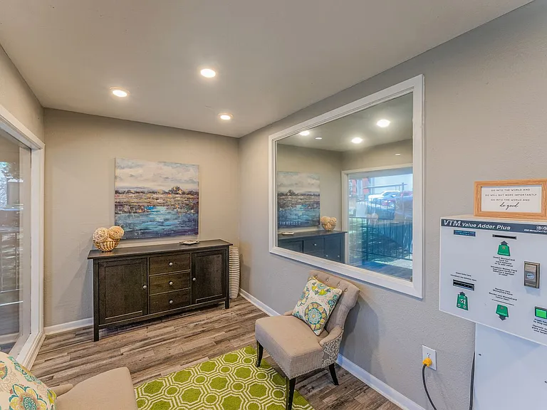 South Crest Apartments: All Bills Paid -Dazzling Dallas Apartments in Quiet Area! — Photo 107