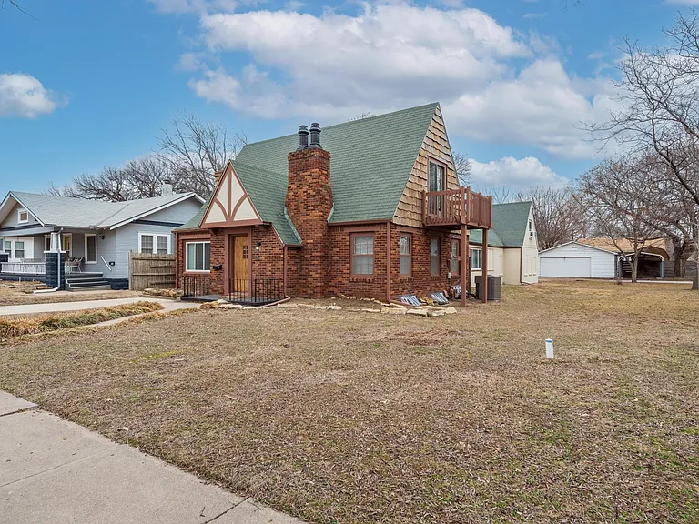 804 N Perry Ave — Photo 1