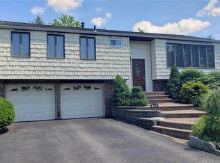 19 Greg Ln, East Northport, NY 11731