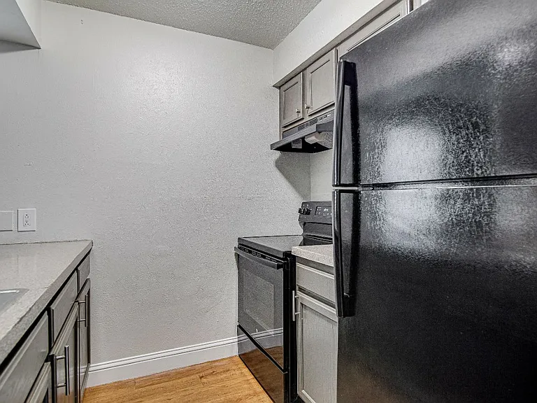 304 E Mitchell St — Photo 45