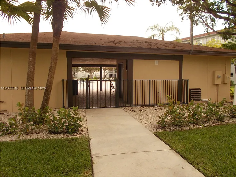 1400 SW 124th Ter #106Q — Photo 41