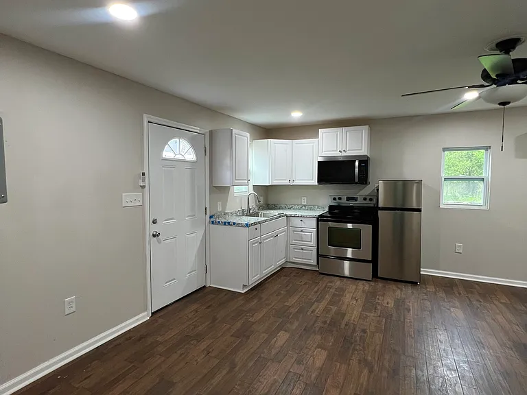 3609 Eastgate Dr #B — Photo 3