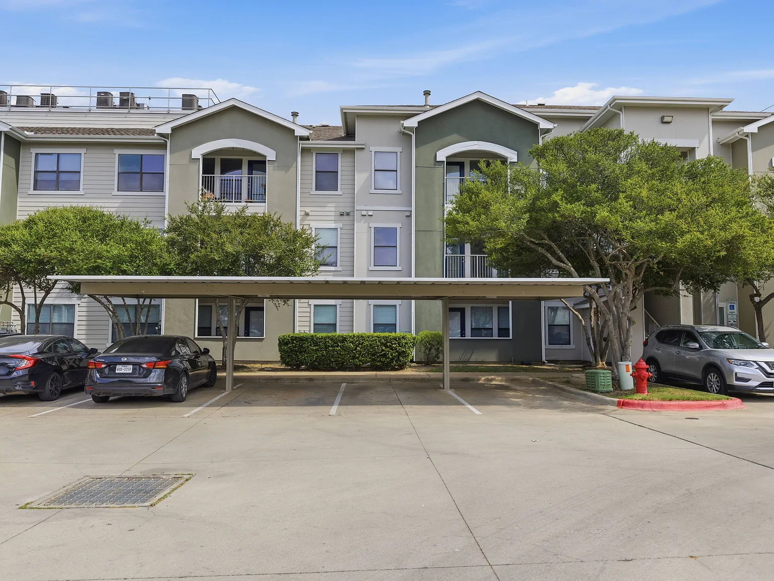 Villas on Sixth Apartment Homes — Photo 3