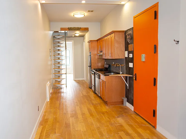 325 Melrose St #3R — Photo 7
