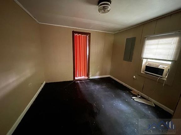 5th image of 105 Eustice St