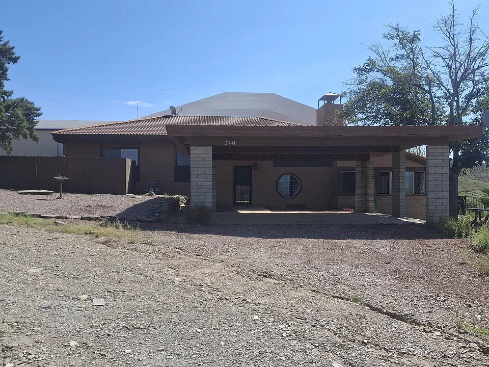 2941 E Road Runner Hl