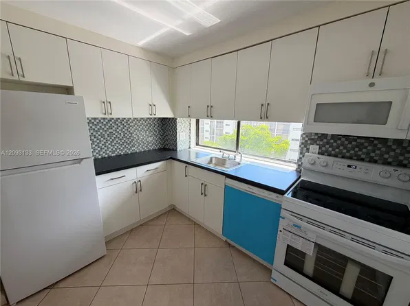 17121 N Bay Rd #720, North Miami Beach, FL 33160