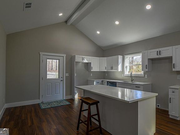 5th image of 1020 Riverbend