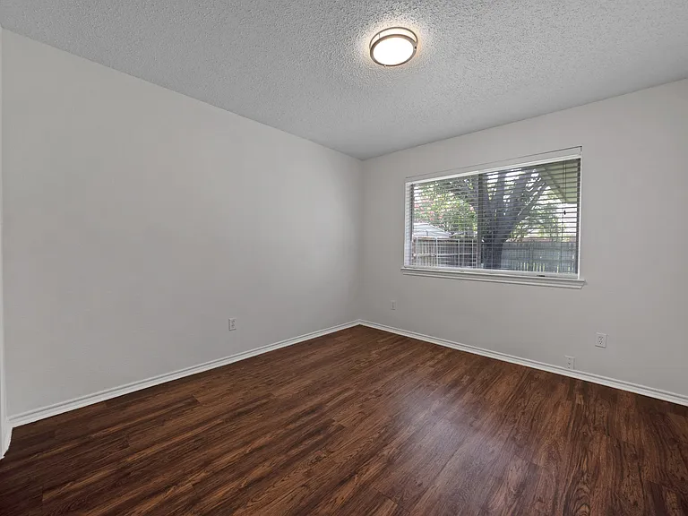 2910 Chisolm Trl — Photo 22