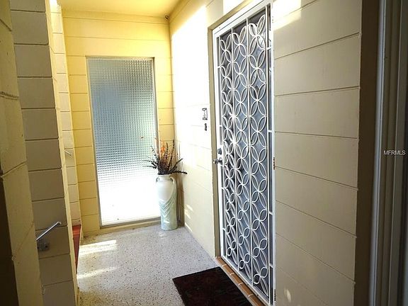 3rd image of 615 10th Ave NE Unit 3