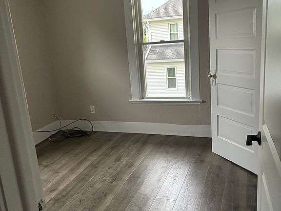 3rd image of 224 E Wayne St #2