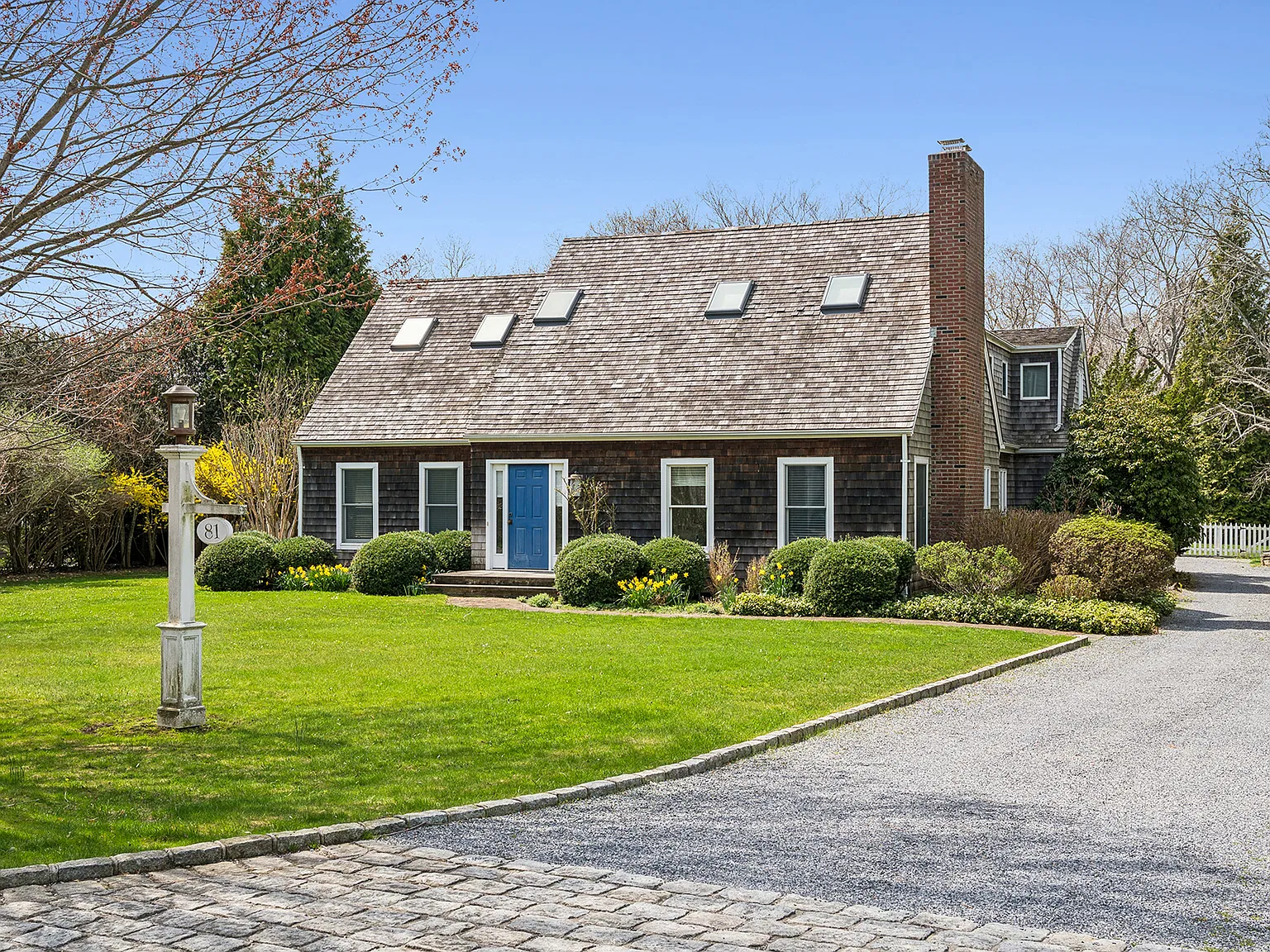 East Hampton Village Fringe Spacious Home — Photo 1