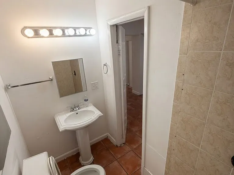 715 NW 116th Ter — Photo 5
