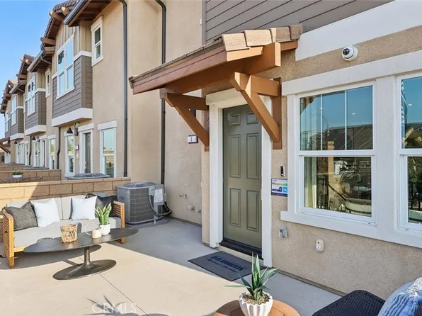 15563 April Dawn Way #1, Fontana, CA 92336