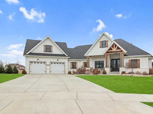 9695 Jonathan Court St, Saint John, IN 46373