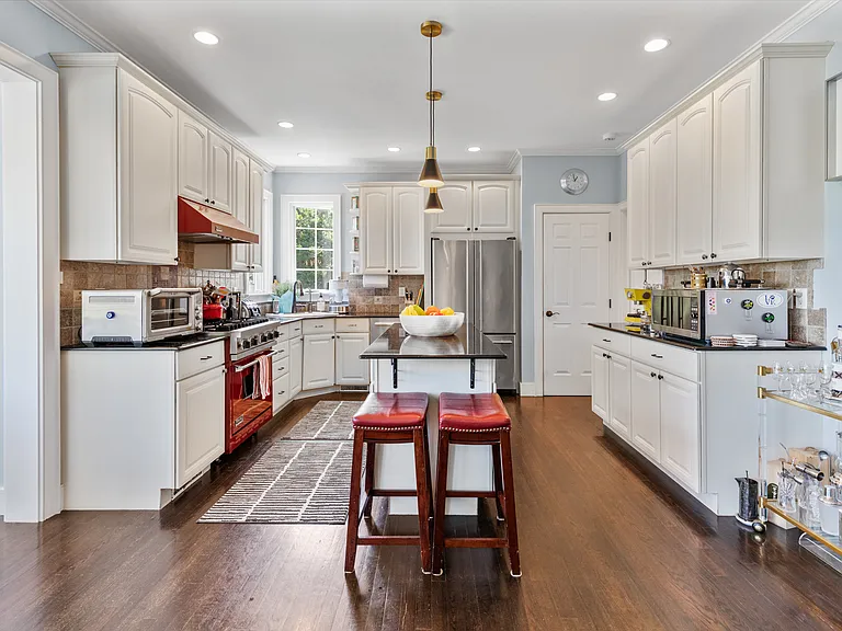 170 Tuckahoe Ln — Photo 12