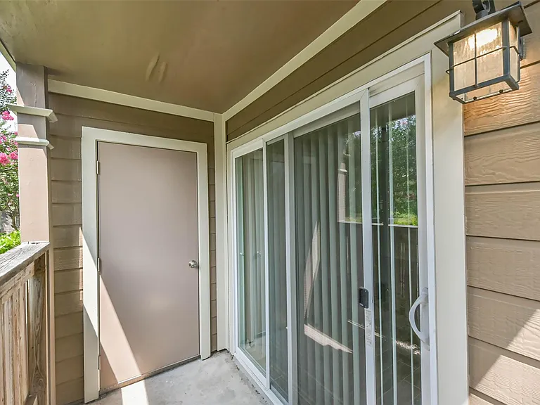 1860 White Oak Dr #245 — Photo 4