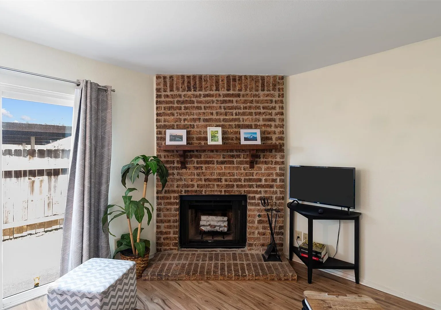 2 bedroom townhouse - Available now! — Photo 4