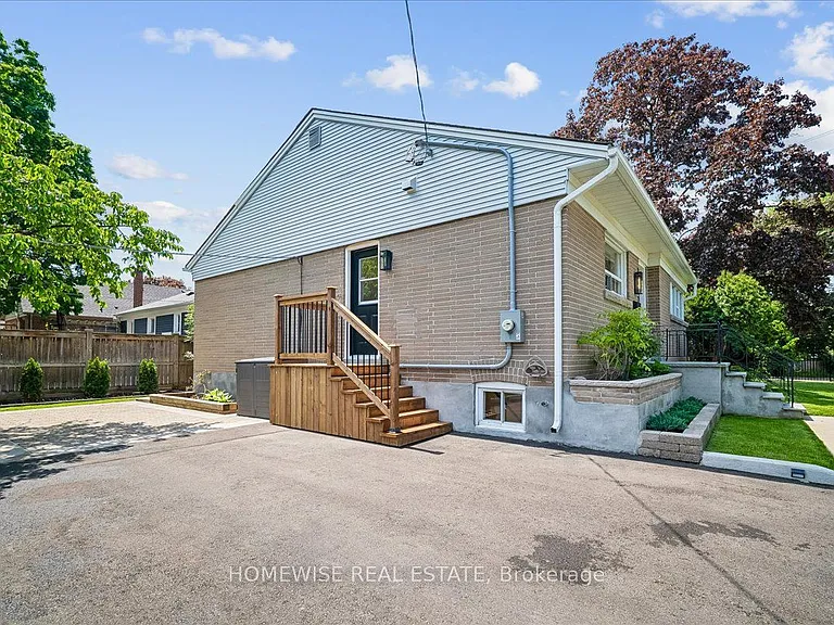 2182 Courtland Dr — Photo 49