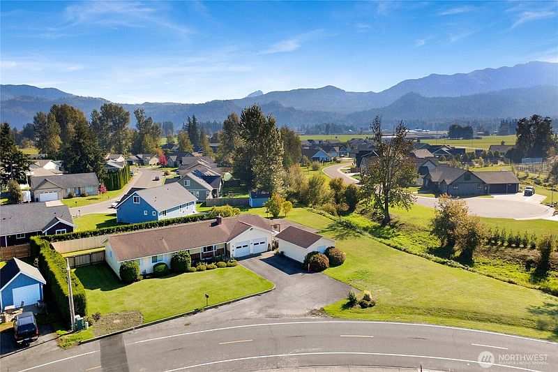 3rd image of 1440 Sumas Avenue