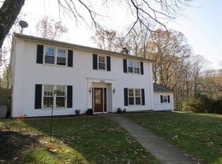 8 Scenic Dr, Suffern, NY 10901