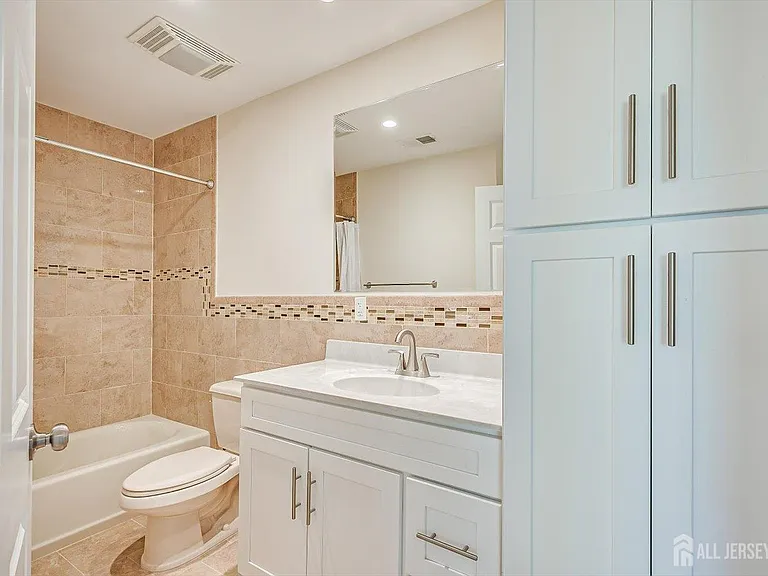 114 Longfield Ct — Photo 15