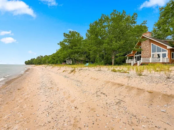 13700 N Forest Beach Shores Rd, Northport, MI 49670