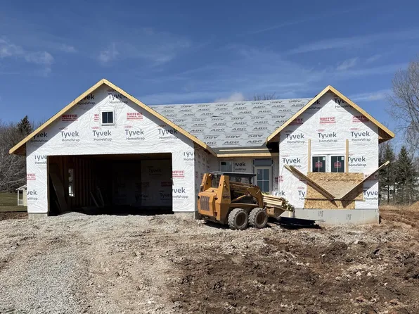 W6838 Goldfinch Dr, Greenville, WI 54942