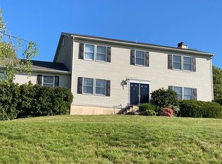 8 Fieldcrest Dr, Hackettstown, NJ 07840