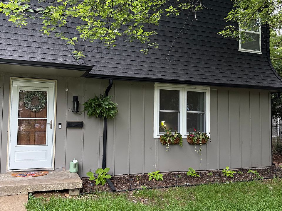 Front of unit, attached unit on the left