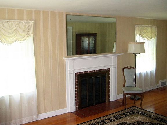 Living Room with fireplace