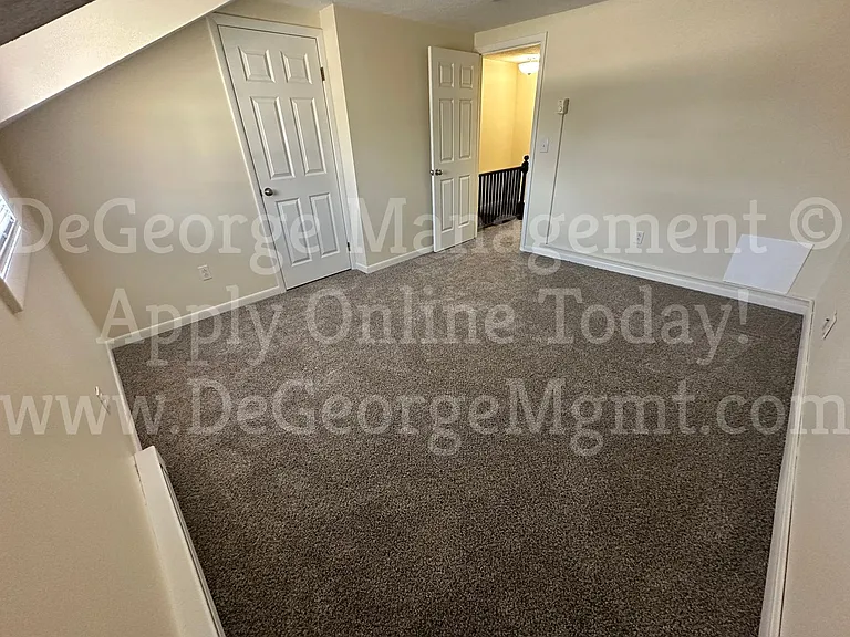 305 1/2 Madison St — Photo 38