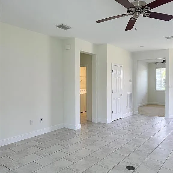 5057 NW 35th Pl — Photo 4