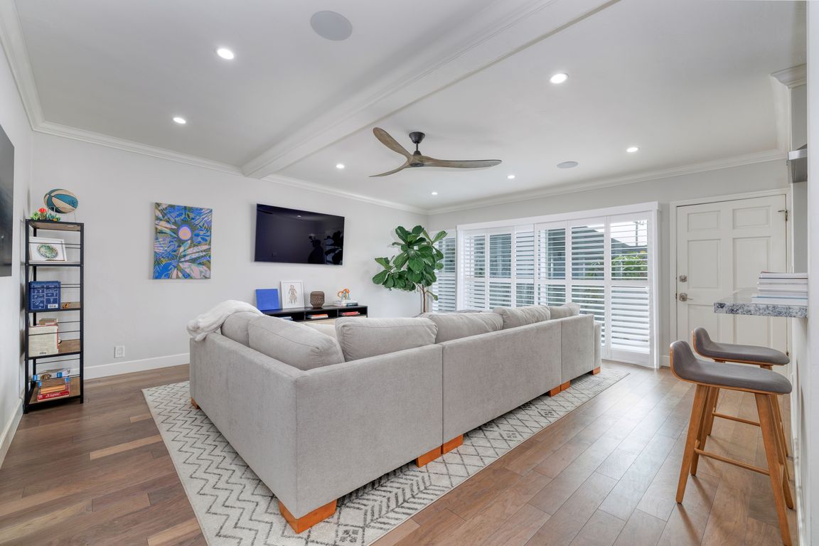 next background image