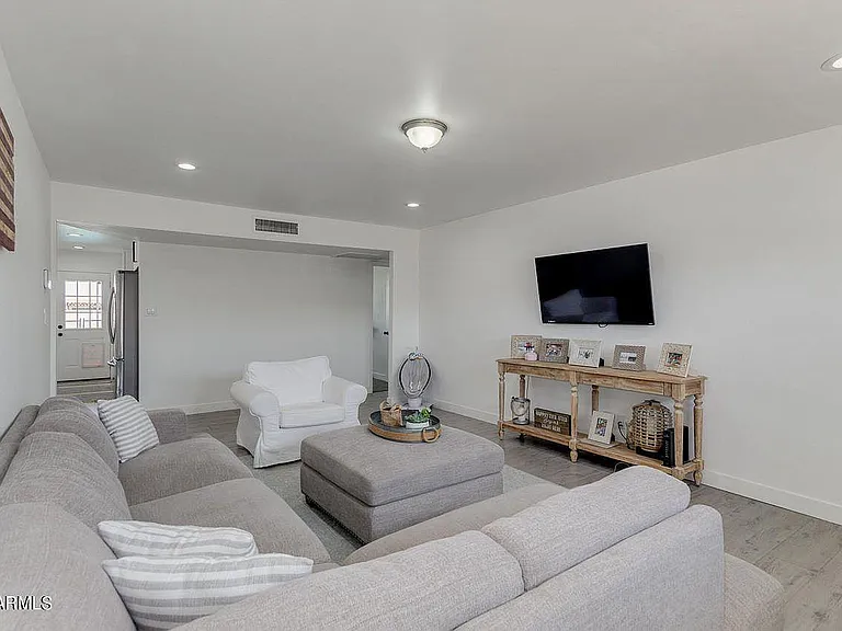 1424 E Broadmor Dr — Photo 6