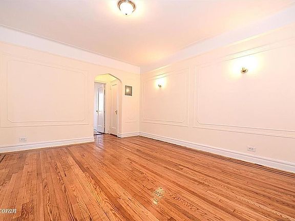 4th image of 2520 42nd St APT 5C